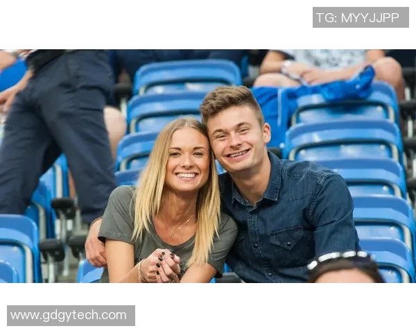 欧美足球明星情侣甜蜜瞬间大合集展现爱情与运动的完美结合